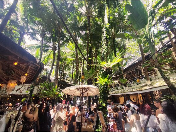 The bustling neighborhood of Canggu features crowded, busy streets.